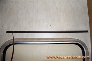 riparazione crepa parete camper montaggio luce esterna led 30