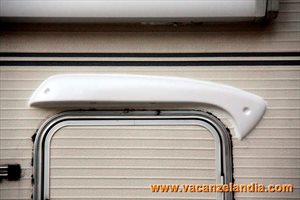 riparazione crepa parete camper montaggio luce esterna led 40