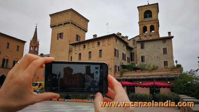 castelvetro piazza roma copertina