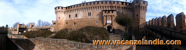 18   Marche   Gradara   panoramica Castello