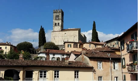 barga veduta con duomo