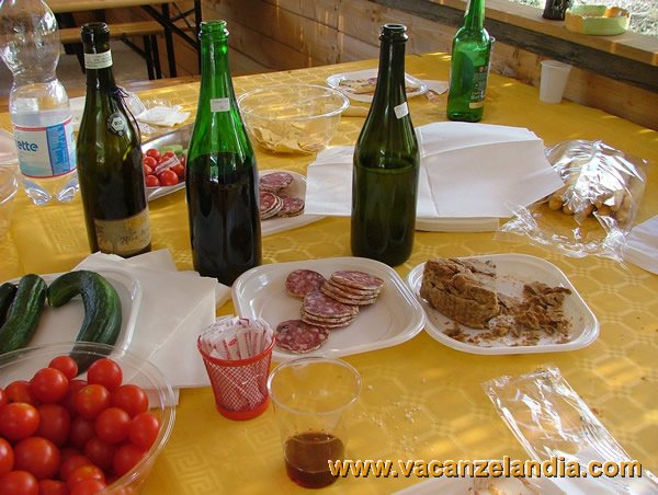 marche_cantiano_raduno_camping_ginestre_catria_pranzo_2