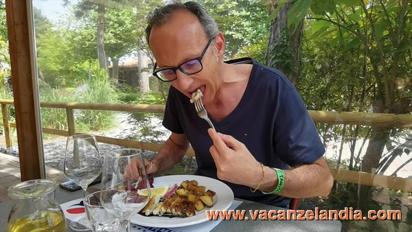 ristorante moorea camping tahiti anguilla piastra 04