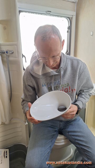 installazione twusch thetford toilette camper 16