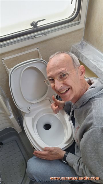 installazione twusch thetford toilette camper 22