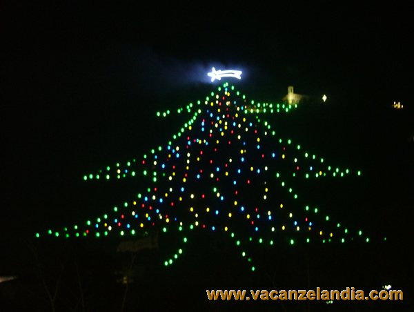 48   umbria   gubbio   albero natale piu grande del mondo